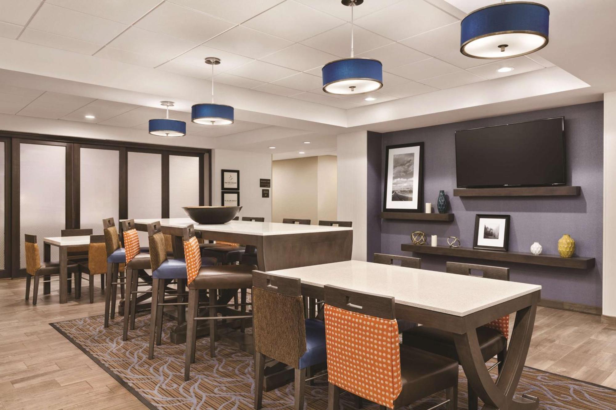 Hotel Hampton By Hilton 3*